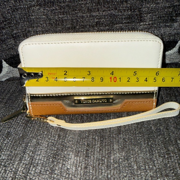 ✨ Vince Camuto Zip-Around Wristlet Wallet ✨ - Picture 7 of 7